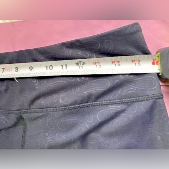 Zyia Paisley  print legging NWT size 16-18 light n tight Capri hi rise 20” - Picture 6 of 8